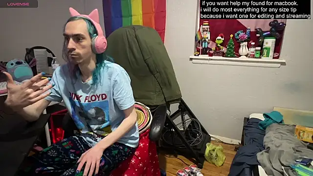 Snapshot of tallnerdyguy chatting on March 15, 1:30 am tallnerdyguy online show from March 15, 1:30 am