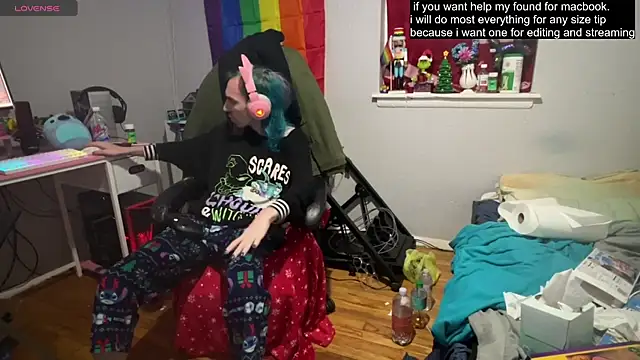 Snapshot of tallnerdyguy chatting on March 18, 2:25 am tallnerdyguy online show from March 18, 2:25 am