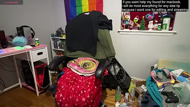 Snapshot of tallnerdyguy chatting on March 23, 2:26 am tallnerdyguy online show from March 23, 2:26 am