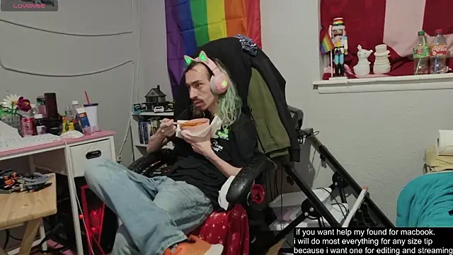 Snapshot of tallnerdyguy chatting on September 14, 2:00 am tallnerdyguy online show from September 14, 2:00 am