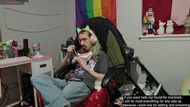 Snapshot of tallnerdyguy chatting on September 16, 12:22 am tallnerdyguy online show from September 16, 12:22 am