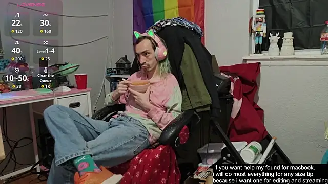 Snapshot of tallnerdyguy chatting on September 28, 3:01 am tallnerdyguy online show from September 28, 3:01 am