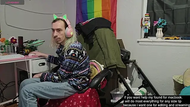 Snapshot of tallnerdyguy chatting on October 21, 1:06 am tallnerdyguy online show from October 21, 1:06 am