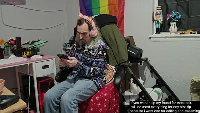 Snapshot of tallnerdyguy chatting on October 24, 3:47 am tallnerdyguy online show from October 24, 3:47 am