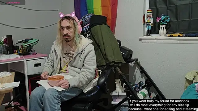 Snapshot of tallnerdyguy chatting on November 10, 4:00 am tallnerdyguy online show from November 10, 4:00 am