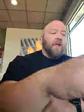 Snapshot of Strong_Bear89 chatting on December 18, 7:19 pm Strong Bear89 online show from December 18, 7:19 pm