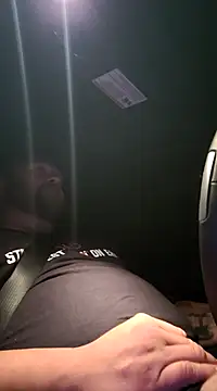 Snapshot of Strong_Bear89 chatting on December 31, 7:20 am Strong Bear89 online show from December 31, 7:20 am