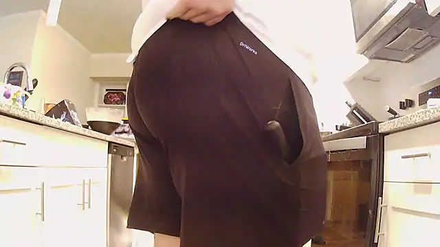 Snapshot of Strong_Bear89 chatting on December 1, 3:06 pm Strong Bear89 online show from December 1, 3:06 pm