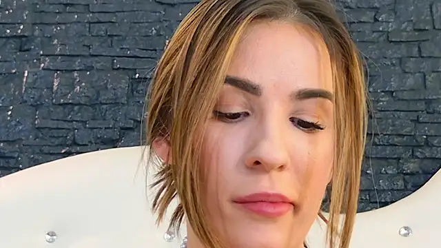 Snapshot of LaurynCopper chatting on January 6, 12:13 pm LaurynCopper online show from January 6, 12:13 pm