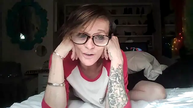 Snapshot of ivylee31 chatting on November 17, 7:52 pm ivylee31 online show from November 17, 7:52 pm