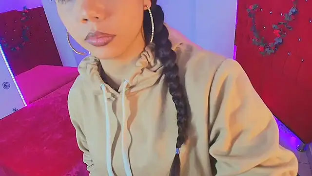 Snapshot of maribelsex303av chatting on September 18, 12:07 pm maribelsex303av online show from September 18, 12:07 pm