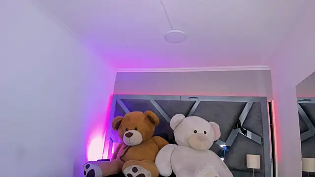 Snapshot of AmberiniHoffman chatting on November 7, 11:54 am AmberiniHoffman online show from November 7, 11:54 am