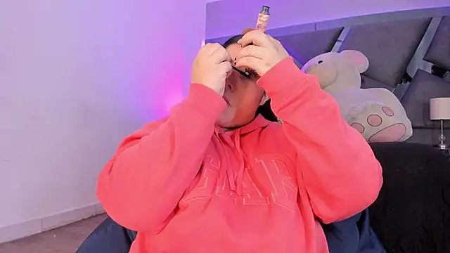 Snapshot of AmberiniHoffman chatting on November 16, 11:27 am AmberiniHoffman online show from November 16, 11:27 am