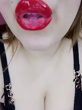 Snapshot of sexy-mariya chatting on April 8, 2:28 pm sexy-mariya online show from April 8, 2:28 pm