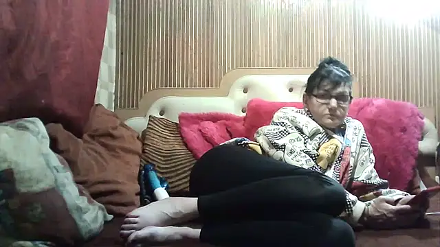 AlanaLaDream online show from February 7, 8:45 pm