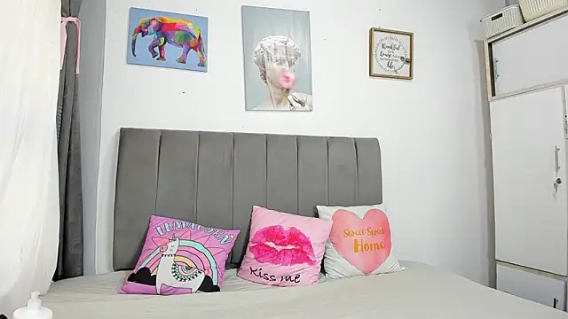 naughtyloverss online show from December 20, 12:01 pm