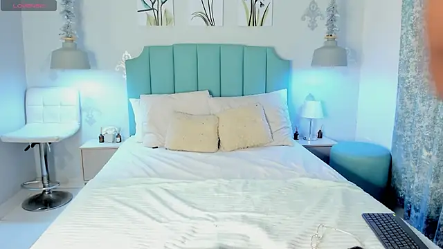 Khenta Michells online show from March 2, 1:49 pm