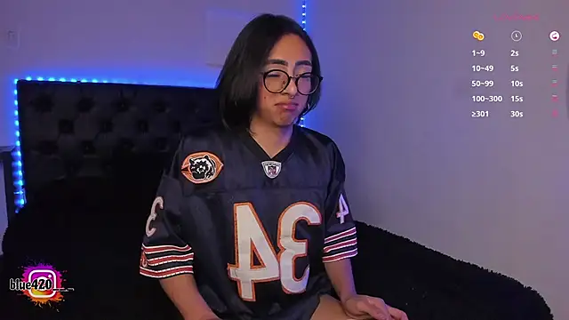 Skyler  blue4 online show from February 24, 12:20 am