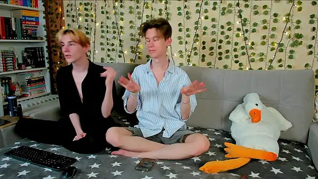 AndrewwCarter2 online show from March 5, 8:27 pm