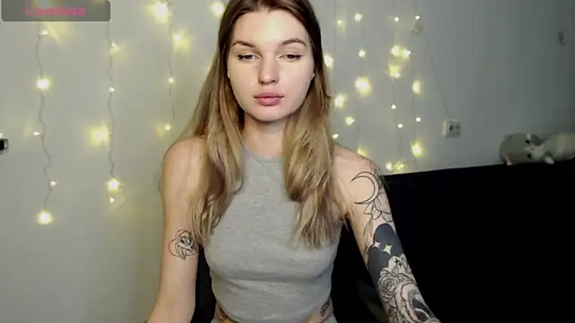 Snapshot of lounahyan chatting on December 4, 2:04 pm lounahyan online show from December 4, 2:04 pm