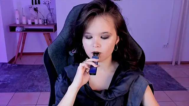 Elainebeness online show from December 27, 7:35 pm