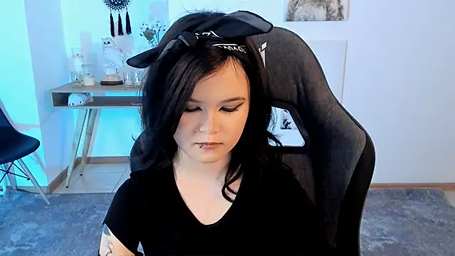 Elainebeness online show from February 26, 7:27 pm