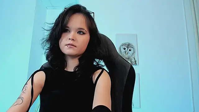 Elainebeness online show from March 13, 4:34 pm