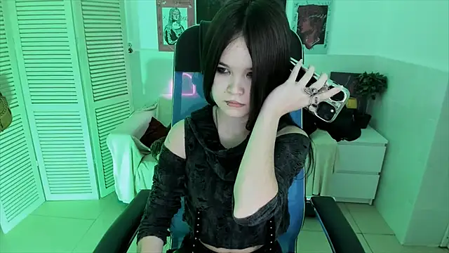 Elainebeness online show from November 11, 7:25 pm