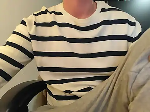 Snapshot of jayb0y61 chatting on November 23, 1:27 am jayb0y61 online show from November 23, 1:27 am