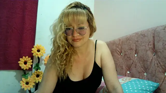 Snapshot of taylor198115 chatting on January 5, 7:49 am taylor198115 online show from January 5, 7:49 am