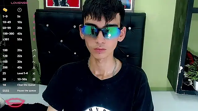 Snapshot of ttimy_x_boy chatting on March 1, 11:15 pm ttimy x boy online show from March 1, 11:15 pm