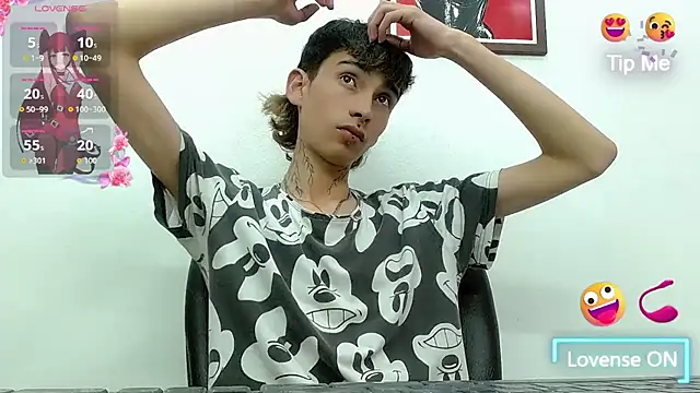 Snapshot of ttimy_x_boy chatting on October 23, 3:28 am ttimy x boy online show from October 23, 3:28 am