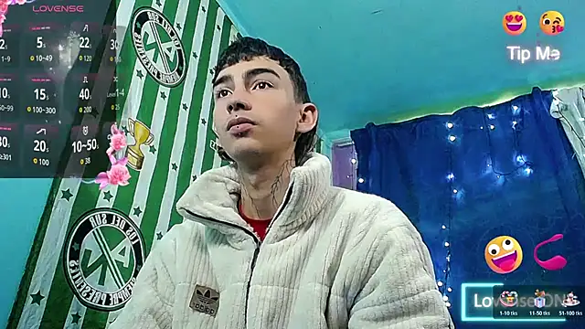 Snapshot of ttimy_x_boy chatting on December 14, 8:24 pm ttimy x boy online show from December 14, 8:24 pm