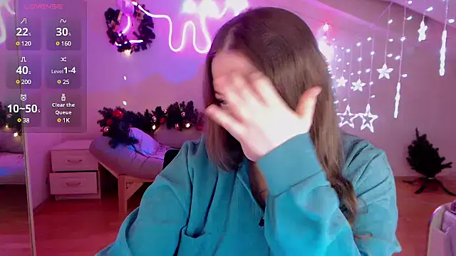 Snapshot of LizzyShine chatting on December 24, 6:28 pm LizzyShine online show from December 24, 6:28 pm