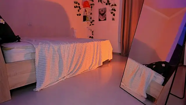 Snapshot of Emily_relish chatting on February 22, 4:19 pm Emily relish online show from February 22, 4:19 pm