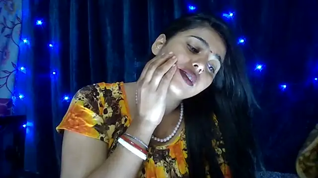 Snapshot of Sweet-Rani chatting on March 8, 6:54 am Sweet-Rani online show from March 8, 6:54 am