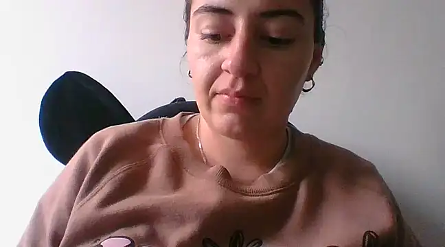  karlie kloss  online show from December 3, 8:50 pm