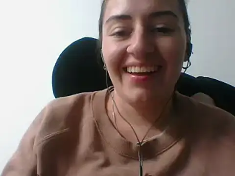  karlie kloss  online show from February 6, 1:38 am