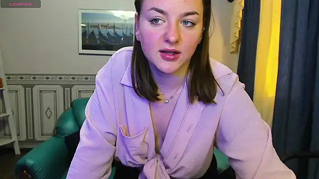 Snapshot of Helen_Elliot chatting on December 24, 10:22 am Helen Elliot online show from December 24, 10:22 am