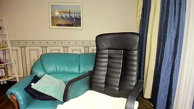 Snapshot of Helen_Elliot chatting on February 28, 4:42 pm Helen Elliot online show from February 28, 4:42 pm