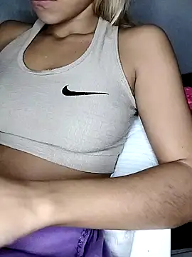 Snapshot of fofinhaa12 chatting on March 22, 10:06 am fofinhaa12 online show from March 22, 10:06 am