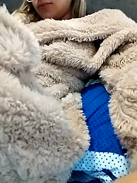 Snapshot of fofinhaa12 chatting on October 25, 1:40 pm fofinhaa12 online show from October 25, 1:40 pm