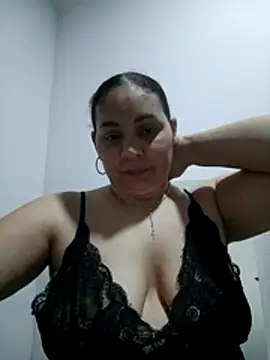 Snapshot of MirandaSoto chatting on October 25, 4:20 am MirandaSoto online show from October 25, 4:20 am