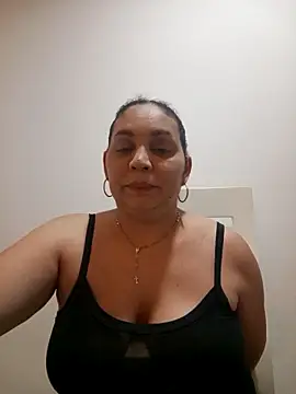 Snapshot of MirandaSoto chatting on December 5, 3:26 am MirandaSoto online show from December 5, 3:26 am