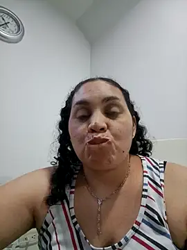 Snapshot of MirandaSoto chatting on May 4, 3:35 am MirandaSoto online show from May 4, 3:35 am
