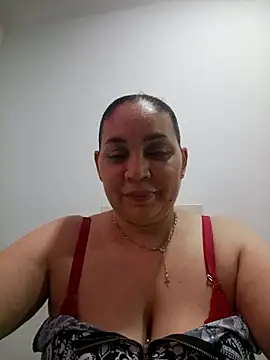 Snapshot of MirandaSoto chatting on May 6, 3:57 am MirandaSoto online show from May 6, 3:57 am