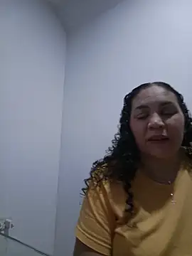 Snapshot of MirandaSoto chatting on May 25, 3:45 am MirandaSoto online show from May 25, 3:45 am