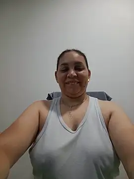 Snapshot of MirandaSoto chatting on June 1, 3:41 am MirandaSoto online show from June 1, 3:41 am