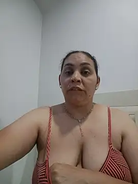 Snapshot of MirandaSoto chatting on June 4, 3:01 am MirandaSoto online show from June 4, 3:01 am
