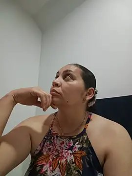 Snapshot of MirandaSoto chatting on June 6, 4:06 am MirandaSoto online show from June 6, 4:06 am